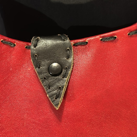 # 105 Red and Black leather bag - Picture 6 of 11